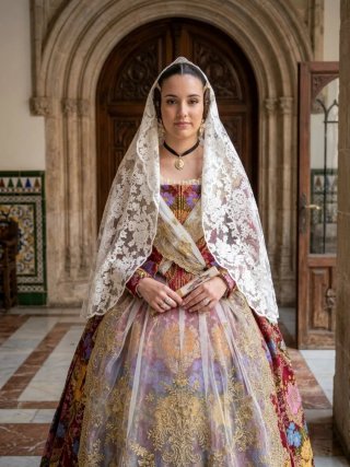 Mantilla fallera media luna a estrenar