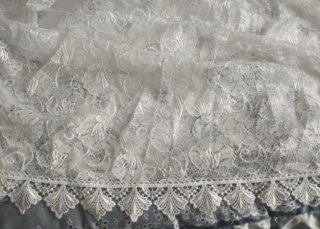 Edredón, Cortinas, Lámparas y Mesillas