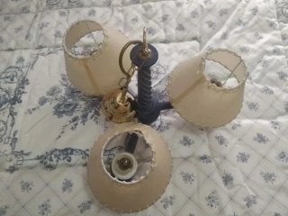 Edredón, Cortinas, Lámparas y Mesillas