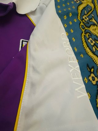 Polo deportivo vintage morado y blanco
