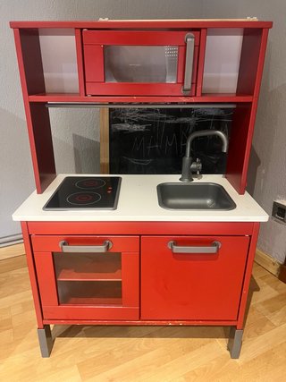 Cocinita IKEA roja