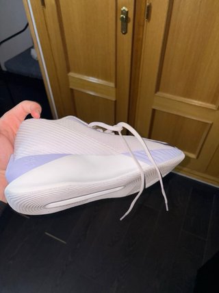 Zapatillas Baloncesto Nike Blancas y Moradas
