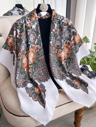 Pañuelo Tradicional con Estampado Floral