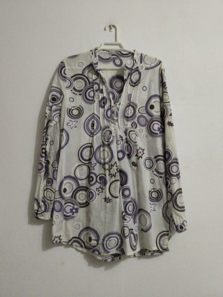 Camisa Estampada con Círculos blanca o negra