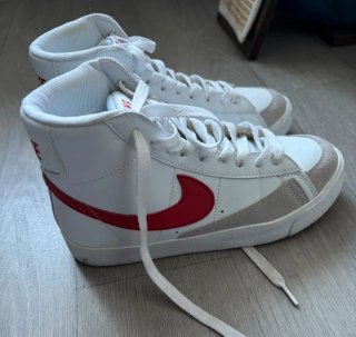 Zapatillas Nike Blancas y Rojas