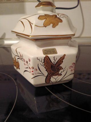 Joyero de Porcelana Decorado a Mano en Oro