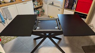 Tavolo nero moderno