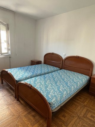 Base cama con cabecero y colchón