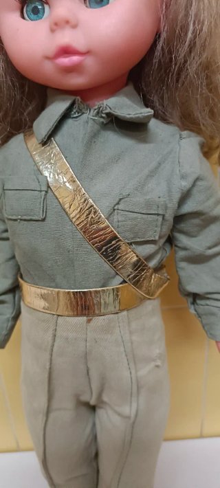 Muñeca antigua militar