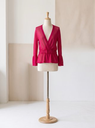 Blusa Roja con Escote en V