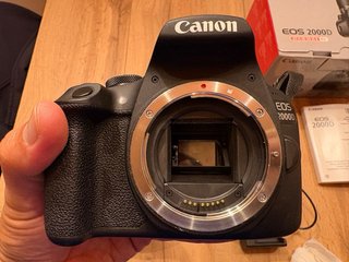 Canon EOS 2000D Kit Obiettivo EF-S 18-55 IS II