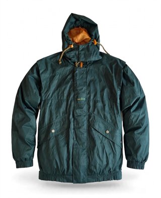 Chaqueta cortavientos verde y naranja