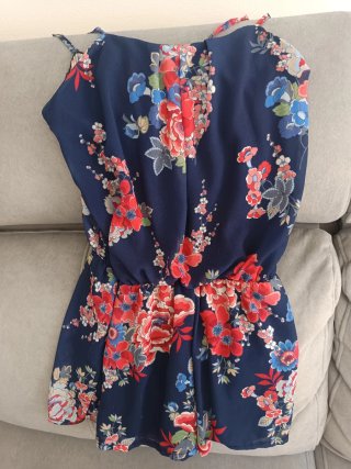 Mono floral azul y rojo