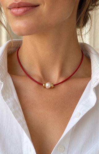 Gargantilla cuero rojo perla natural y oro