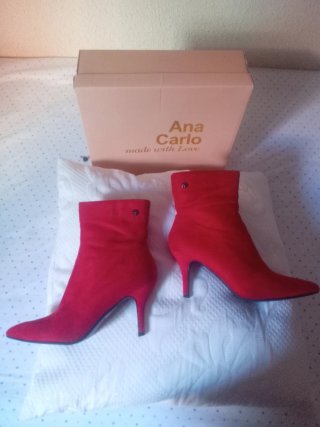 BOTINES ROJOS Y BOLSO MUJER