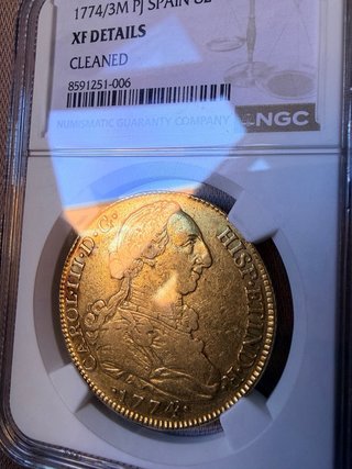 Onza de oro de 1774 en cápsula de NGC