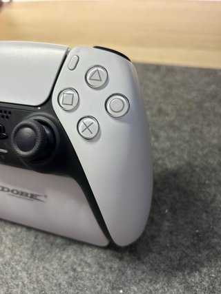 Controller PS5 con joystick magnetici