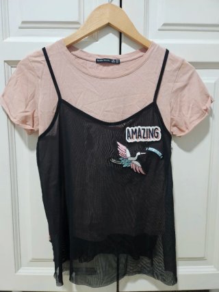 Camiseta rosa con top de malla negro