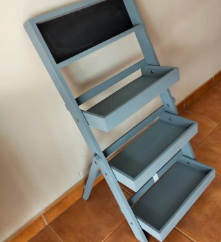 Estantería tipo escalera plegable con pizarra