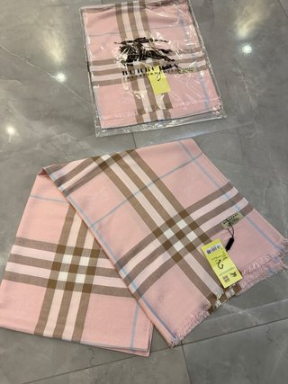 Bufanda Burberry Rosa Nueva Con Etiquetas