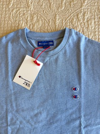Camiseta Champion x Zara Azul