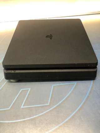 Sony PlayStation 4 Slim, Mando y Soporte de mandos