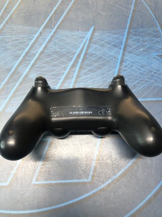 Sony PlayStation 4 Slim, Mando y Soporte de mandos