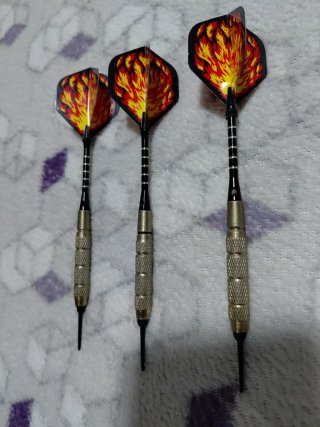 Set de 3 Dardos con Plumas de Fuego