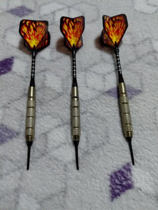 Set de 3 Dardos con Plumas de Fuego
