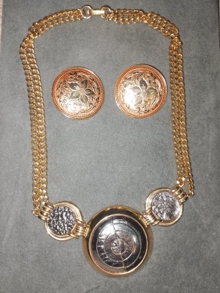 Conjunto de bisutería collar y pendientes