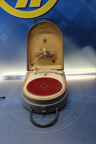 Tocadiscos portátil, Electrophone Philips AG-2141. Años 50.