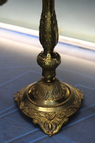 Candelabro, lámpara de sobremesa bronce o latón dorado, 6 luces.
