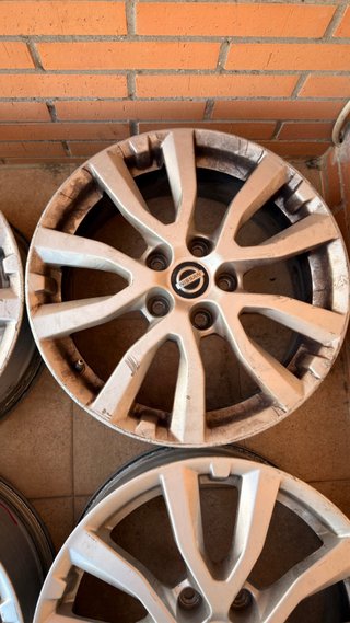 Set de 4 Llantas Nissan 17 pulgadas