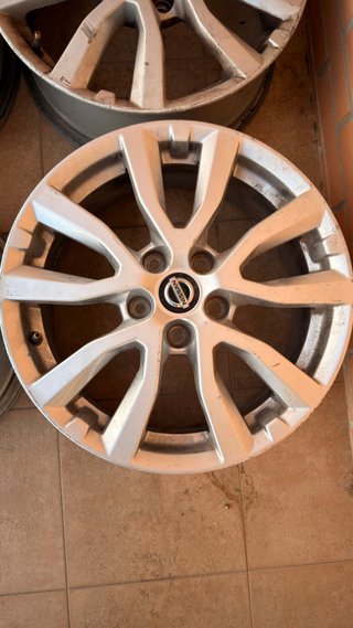 Set de 4 Llantas Nissan 17 pulgadas