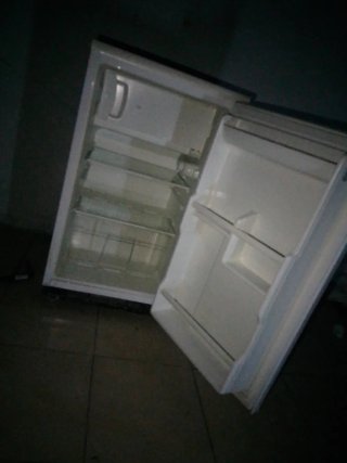 Piccolo frigorifero bianco