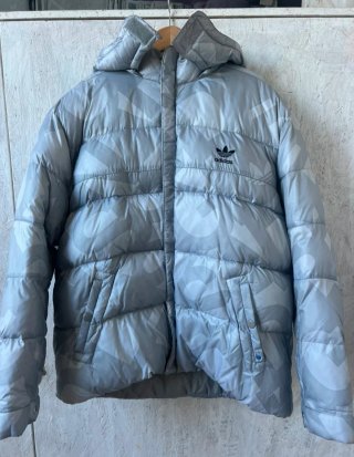 Chaqueta Adidas gris plata estampada Retro Vintage