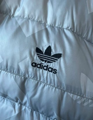 Chaqueta Adidas gris plata estampada Retro Vintage
