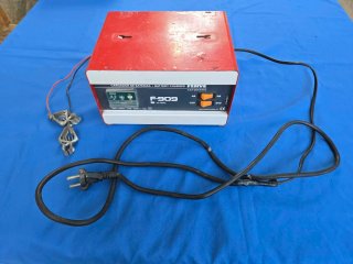 Cargador d Baterías Ferve F909 Automático 12V y 24