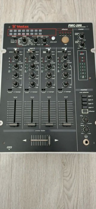 Consola DJ Vestax PMC-280