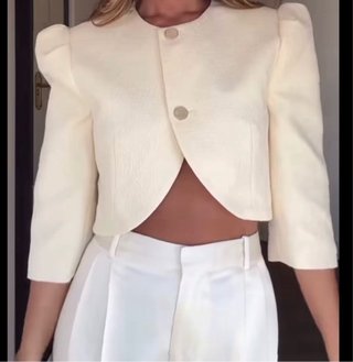 Blazer Cropped de Zara. Nueva con Etiqueta