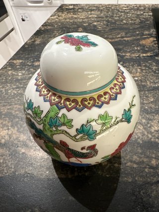 Jarrón de porcelana china decorado finamente