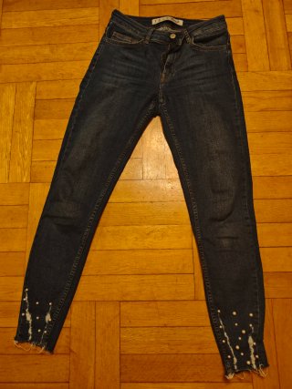 Pantalones vaqueros pitillo con perlas