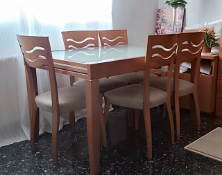 Conjunto de Mesa y 6 sillas