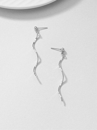 Pendientes largos plateados