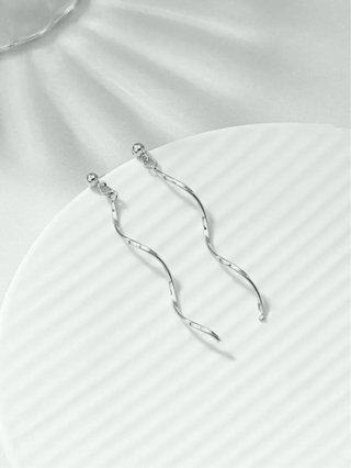 Pendientes largos plateados