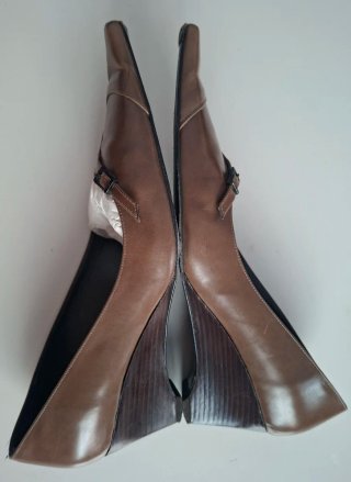 Zapatos Farruts 38 de cuña y punta marrones topo