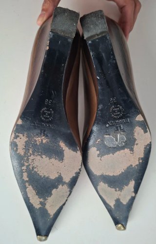 Zapatos Farruts 38 de cuña y punta marrones topo