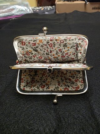 Monedero con Estampado Floral