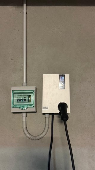 Instalación de cargador eléctrico