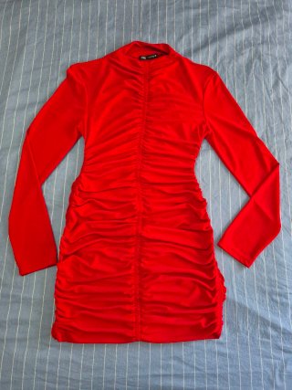 Vestido Zara rojo elástico fruncido
